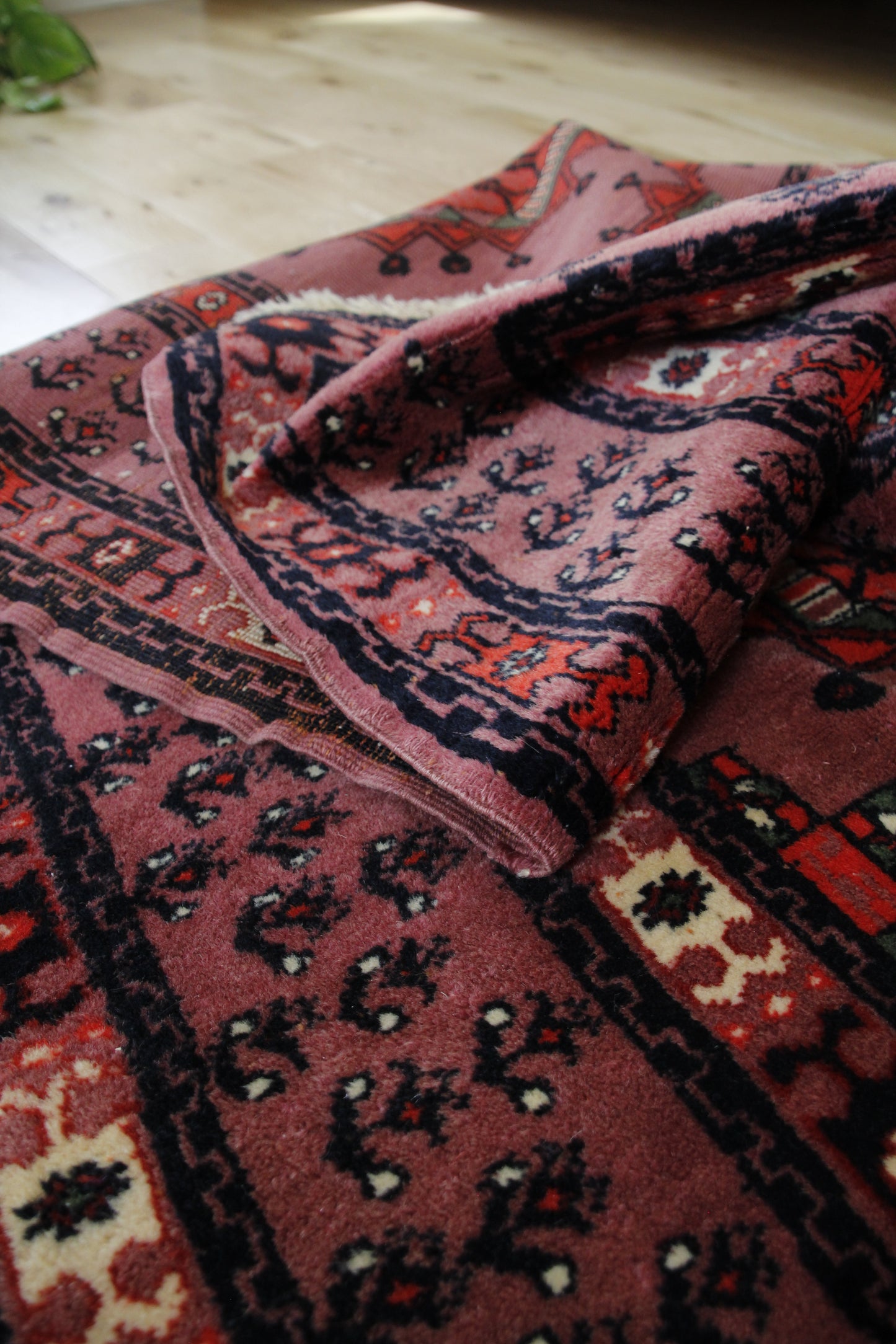 Handmade Vintage Turkish Medium Rug 4' X 6'4"