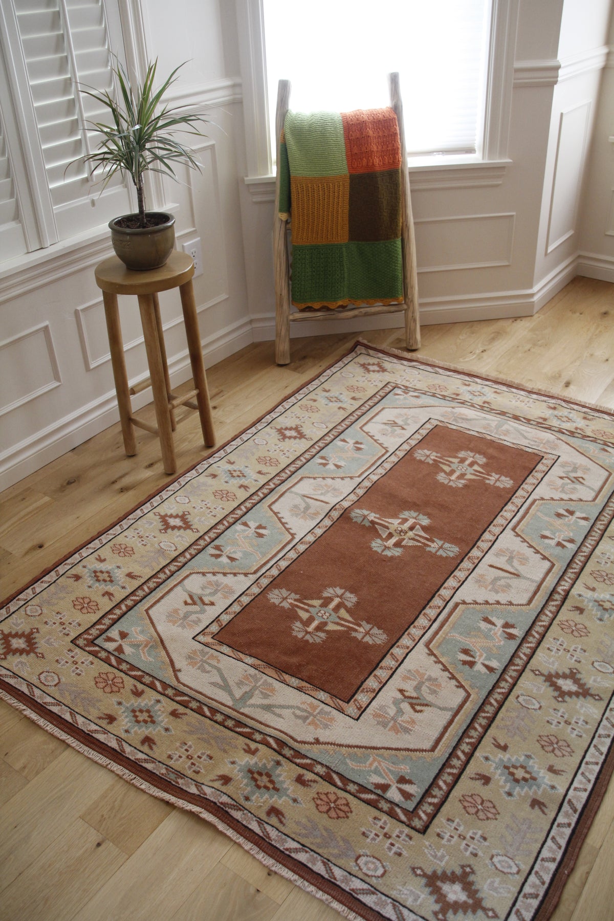 Handmade Vintage Turkish Medium Rug 4'3" X 6'5"