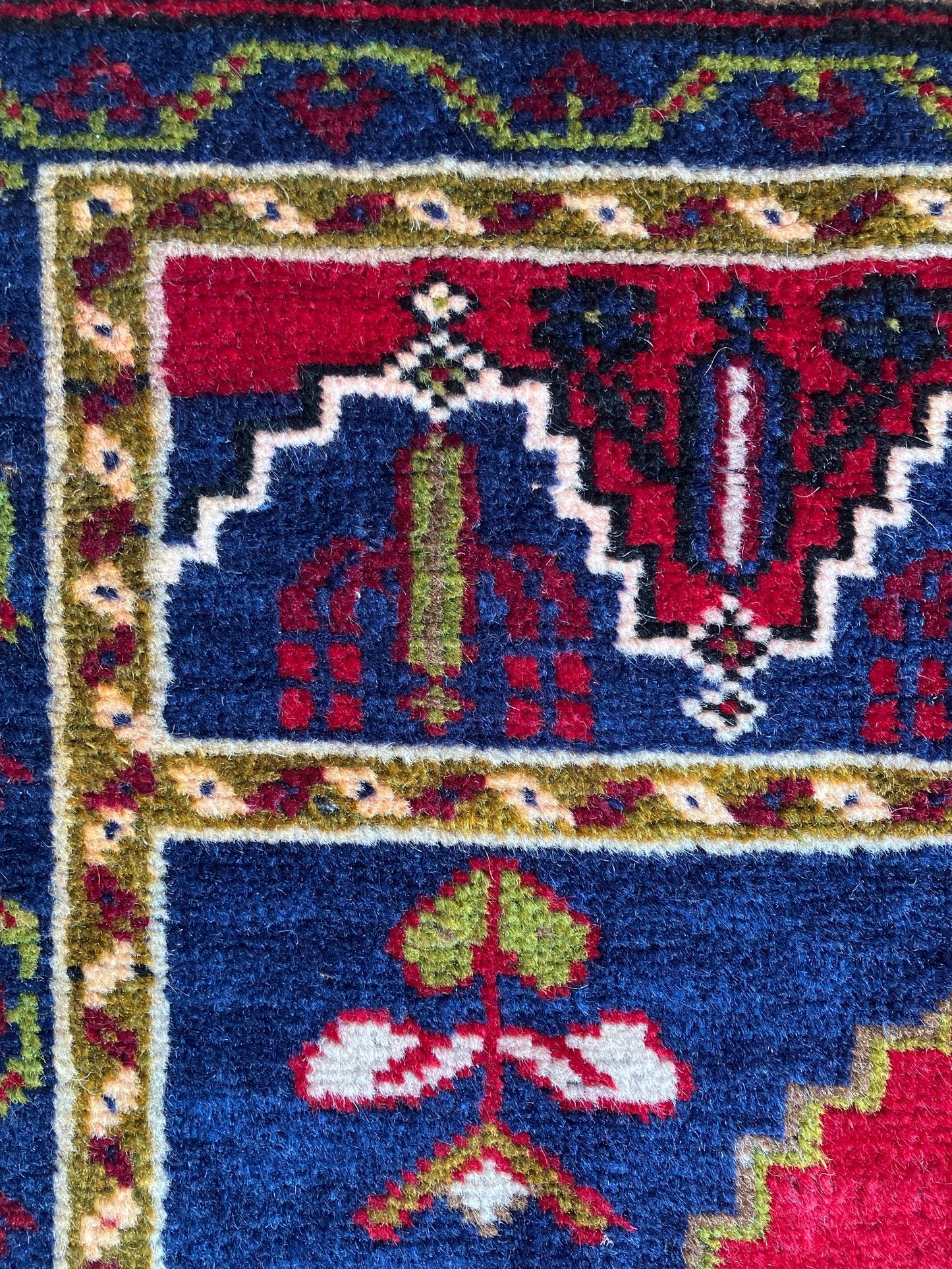 Handmade Vintage Turkish Medium Rug 3'9" X 6'5"
