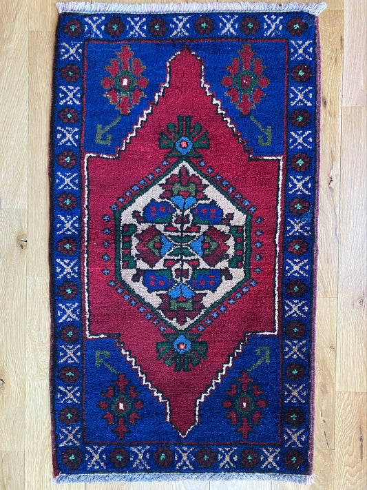 Handmade vintage Turkish entryway rug made of cotton foundation and a wool pile, featuring red and blue colors.