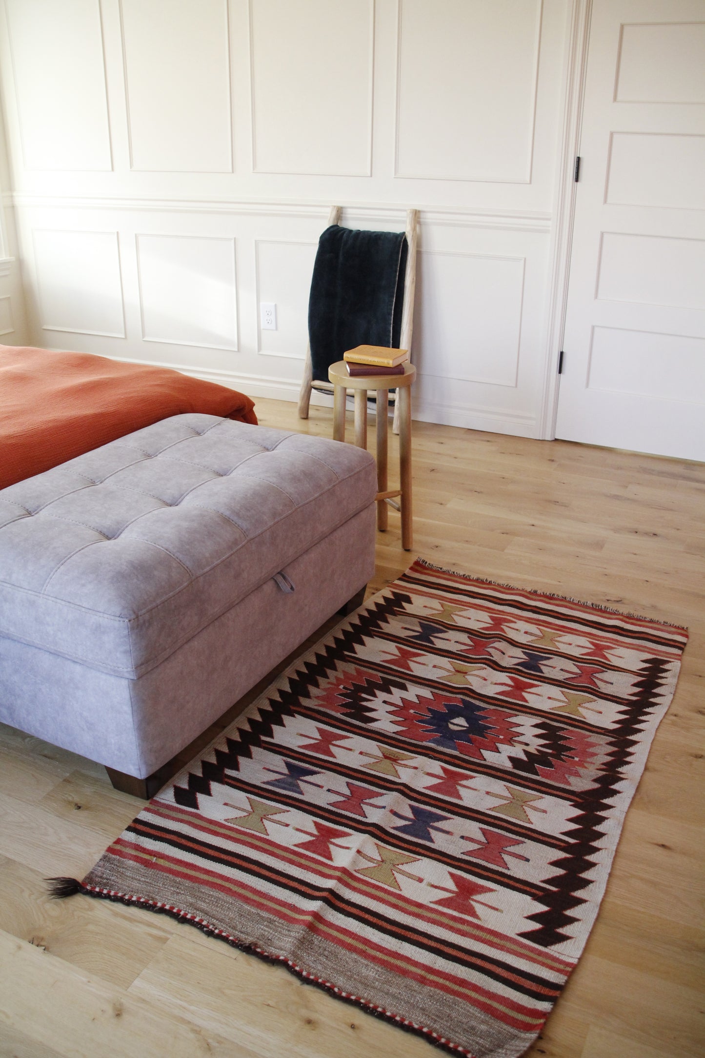 Handmade vintage Turkish kilim made of 100% wool, featuring beige color.