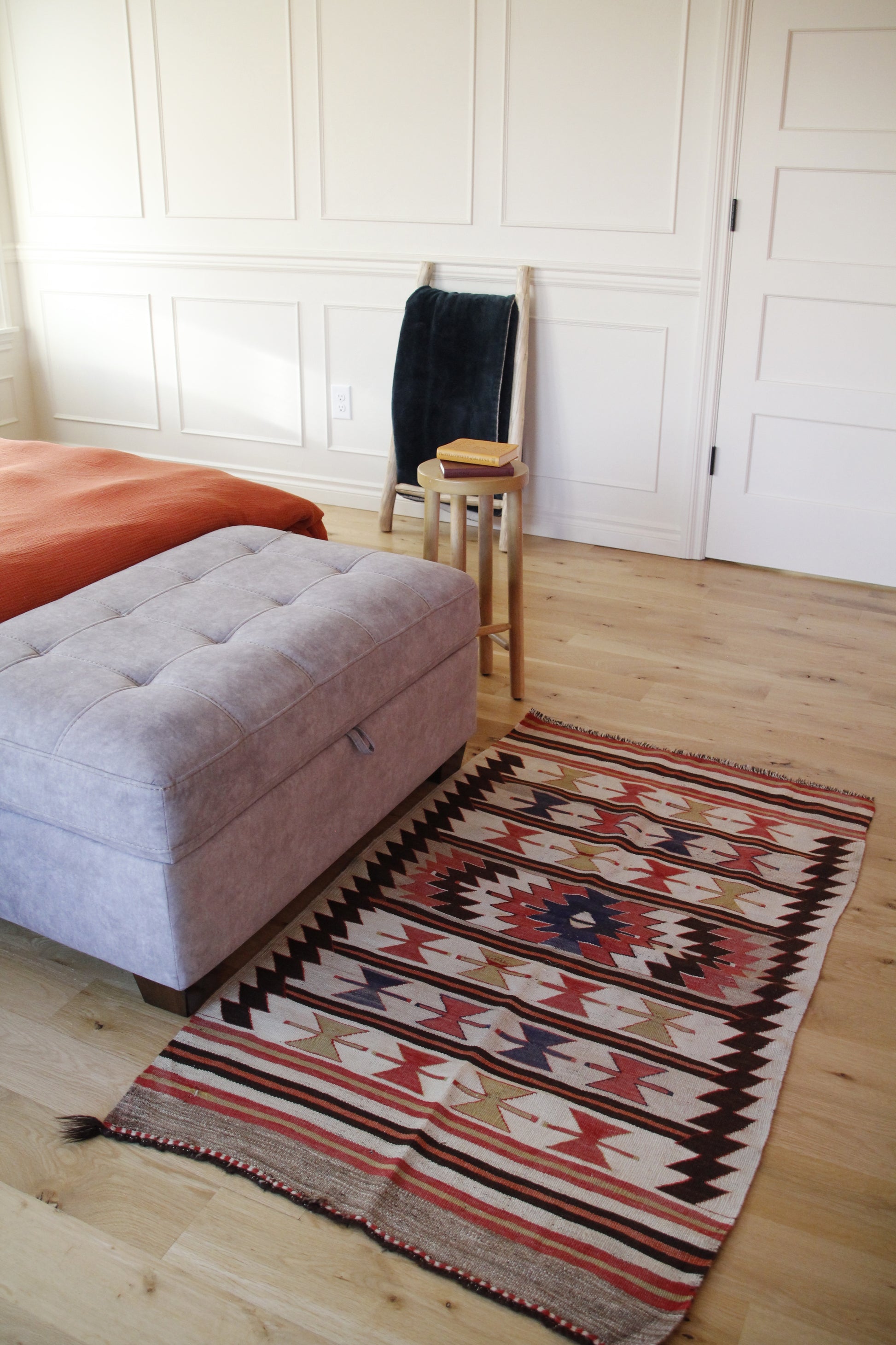 Handmade vintage Turkish kilim made of 100% wool, featuring beige color.