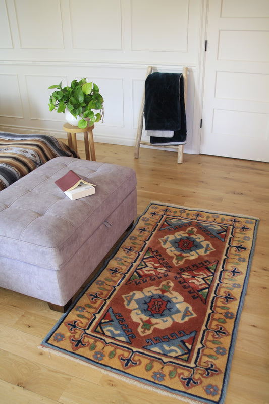 Handmade vintage Turkish small rug made of 100% wool.