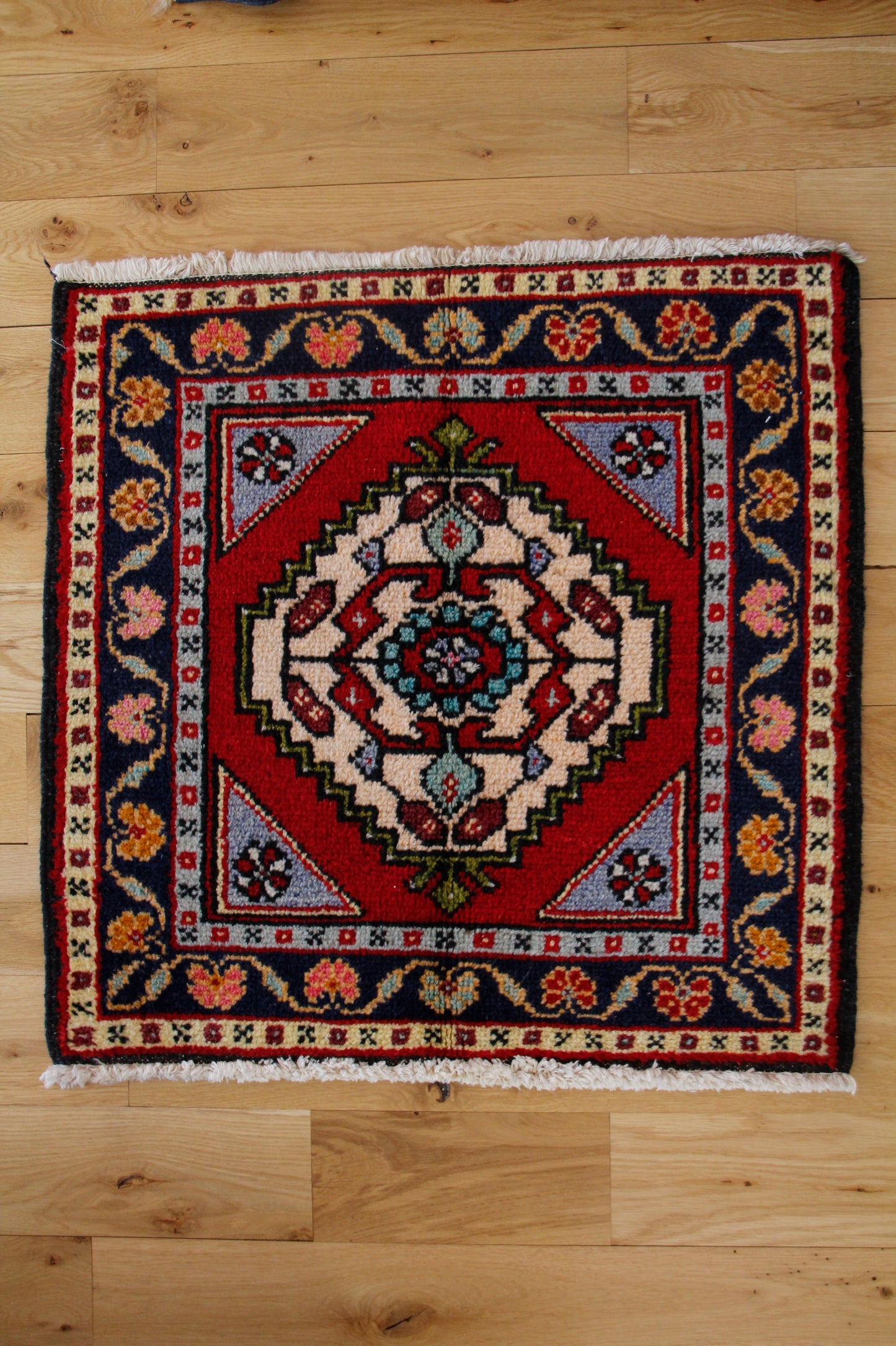 Handmade Vintage Turkish Small Rug 2'7" X 2'7"