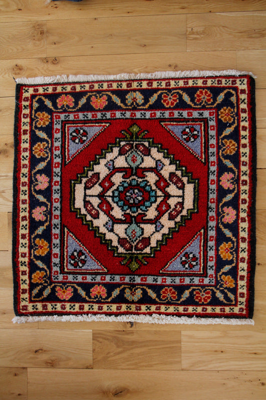 Handmade Vintage Turkish Small Rug 2'7" X 2'7"