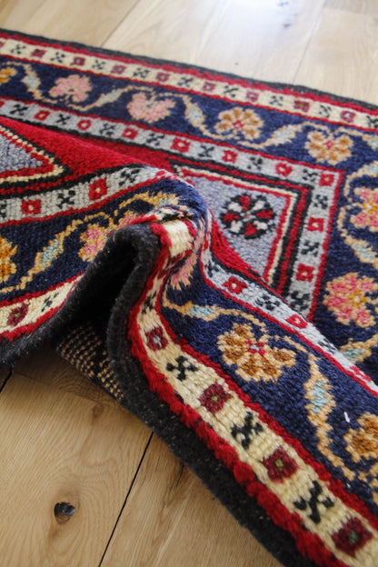 Handmade Vintage Turkish Small Rug 2'7" X 2'7"