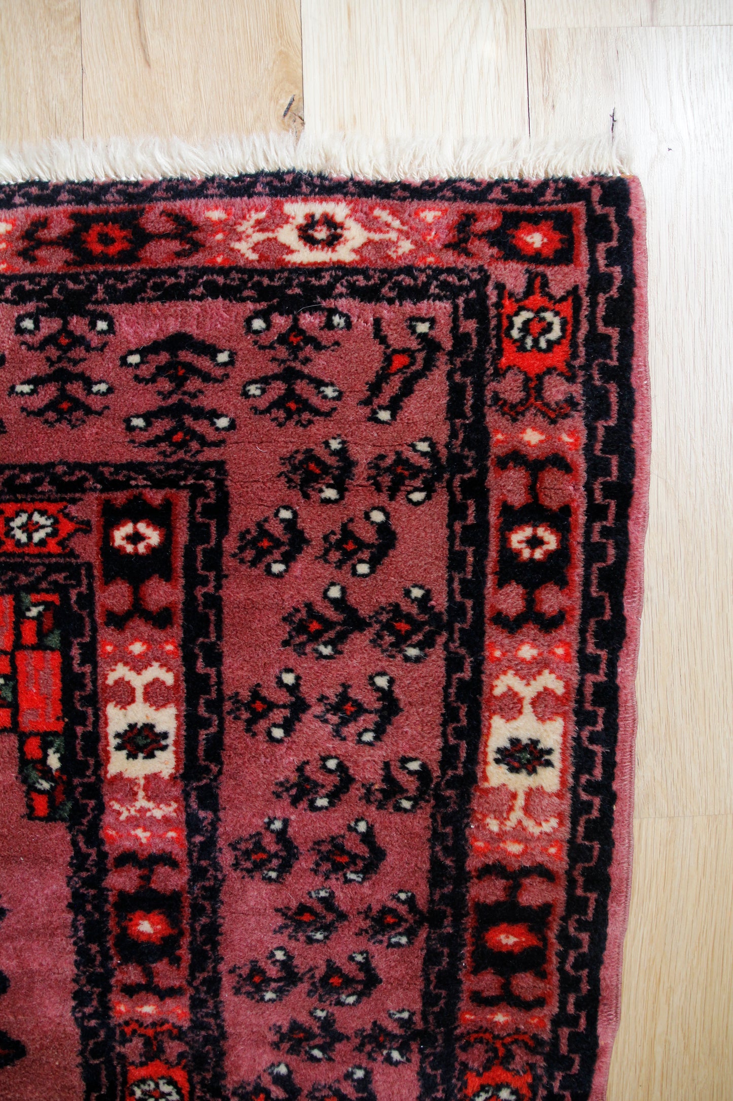 Handmade Vintage Turkish Medium Rug 4' X 6'4"