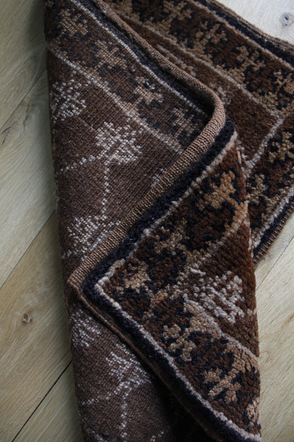 Handmade Vintage Turkish Entryway Rug 1'6" X 2'4"