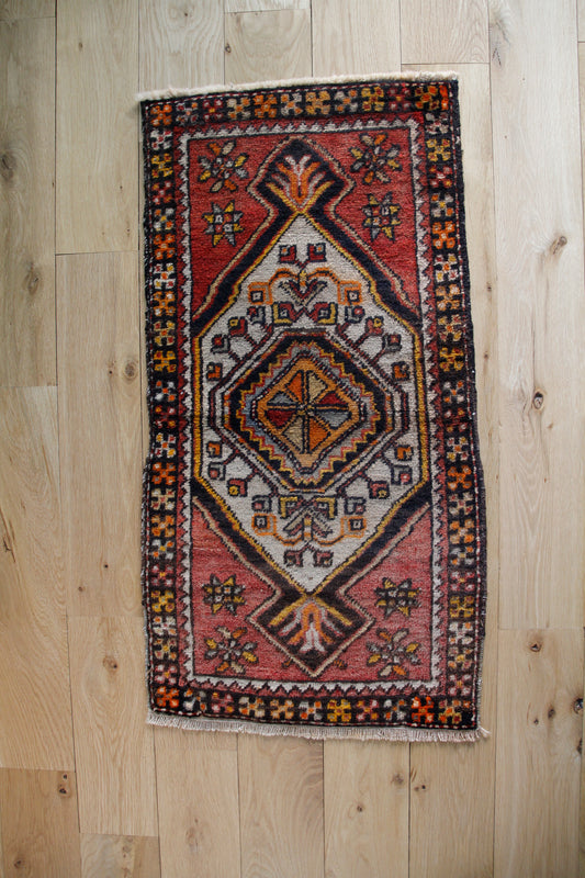 Handmade Vintage Turkish Entryway Rug 1'6" X 3'2"