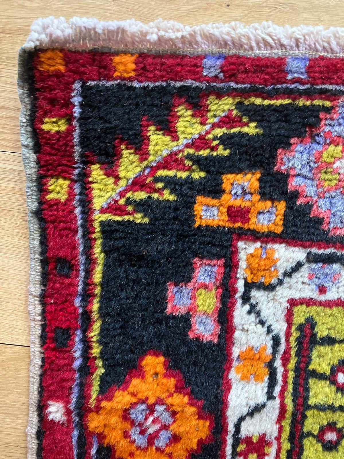 Handmade Vintage Turkish Small Rug 2'8" X 5'6"