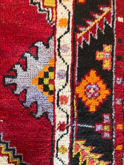 Handmade Vintage Turkish Small Rug 2'8" X 5'6"
